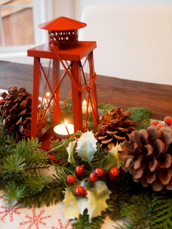 christmas-candle-lantern-centerpieces