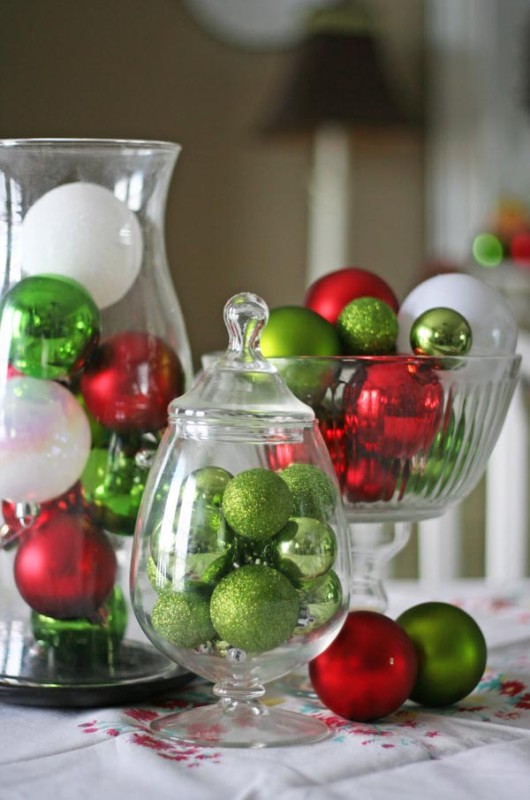 christmas-centerpiece-with-ornaments