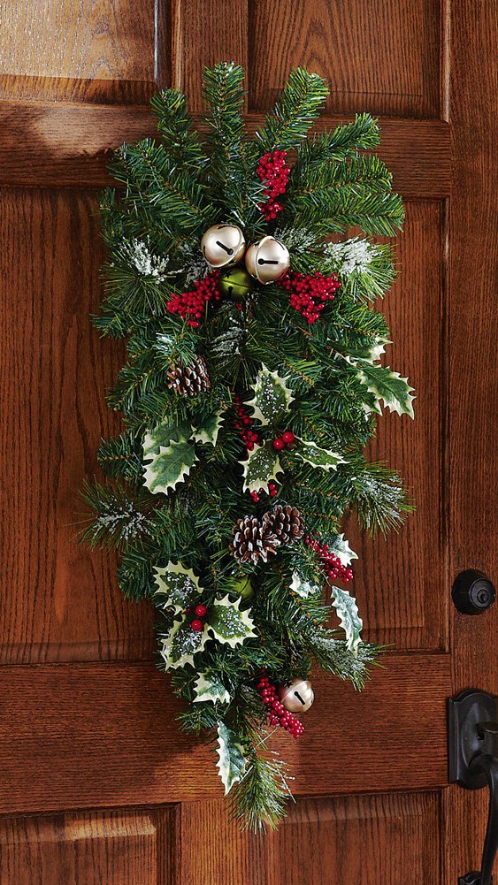 cool-christmas-door-decoration