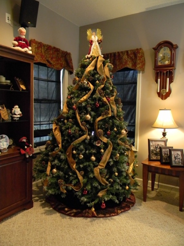 cool-christmas-tree-decorating-ideas