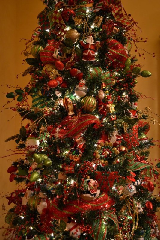 decorate-with-mesh-ribbon-christmas-tree