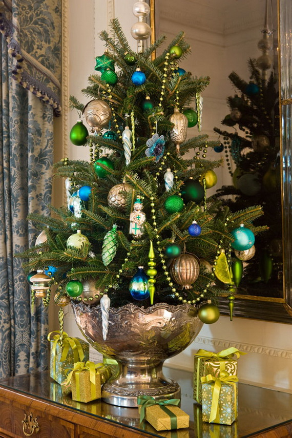 decorating-small-christmas-trees