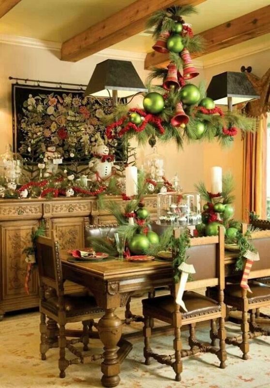dining-room-christmas-decor