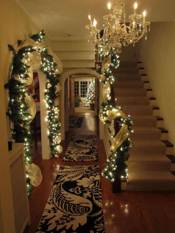 foyer-christmas-decorations