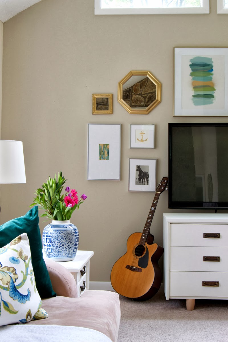 how-to-decorate-tv-wall