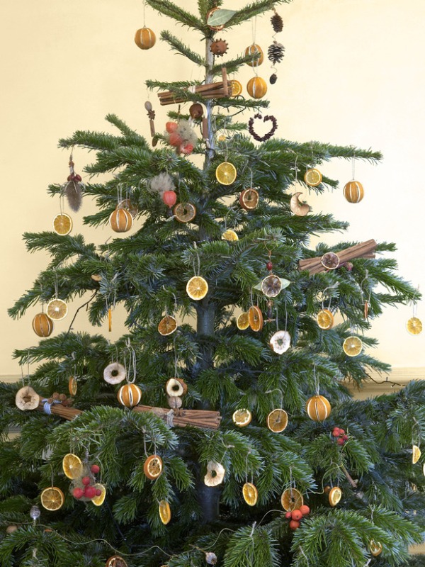 natural-christmas-tree-decorating-ideas