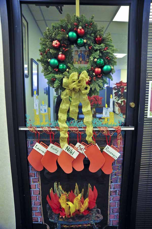office-christmas-door-decorating-ideas