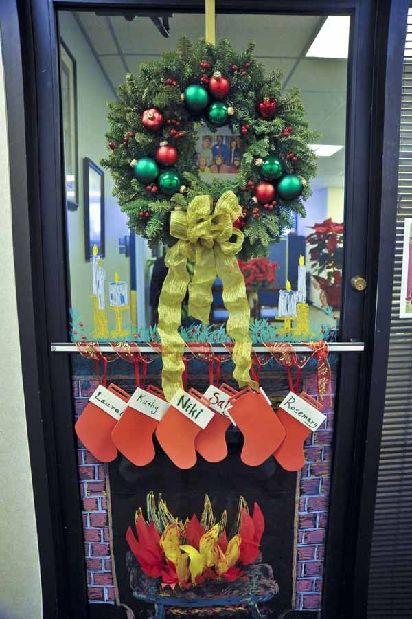 40 Fantastic Christmas Door Decorating Ideas Interior Vogue