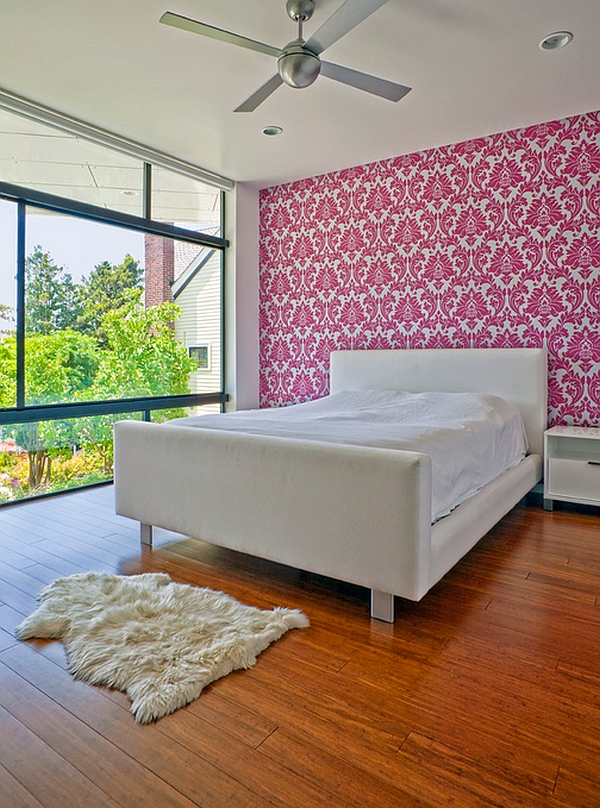 pink-bedroom-with-accent-wall