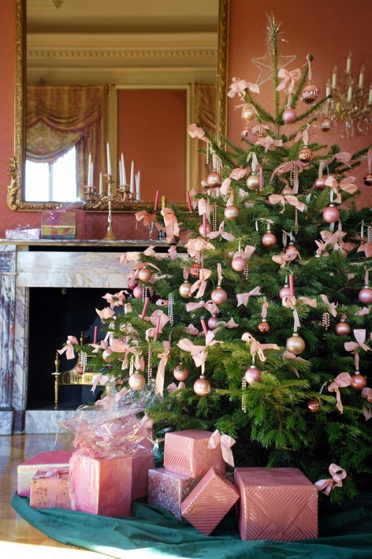 pink-christmas-tree-theme-decoration-ideas