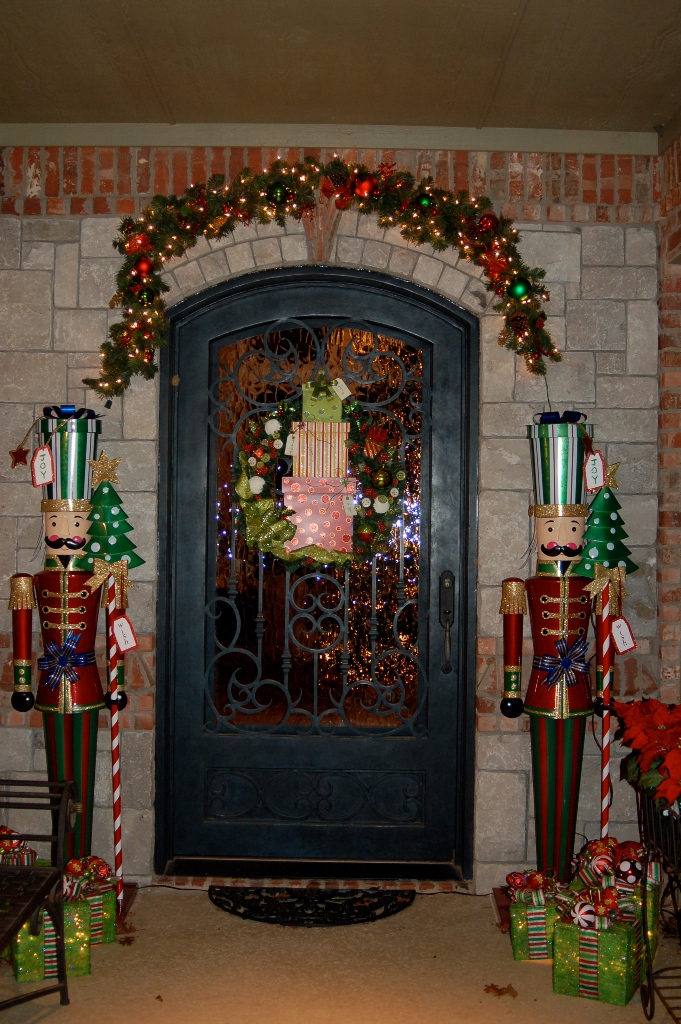 pinterest-christmas-front-door-decor