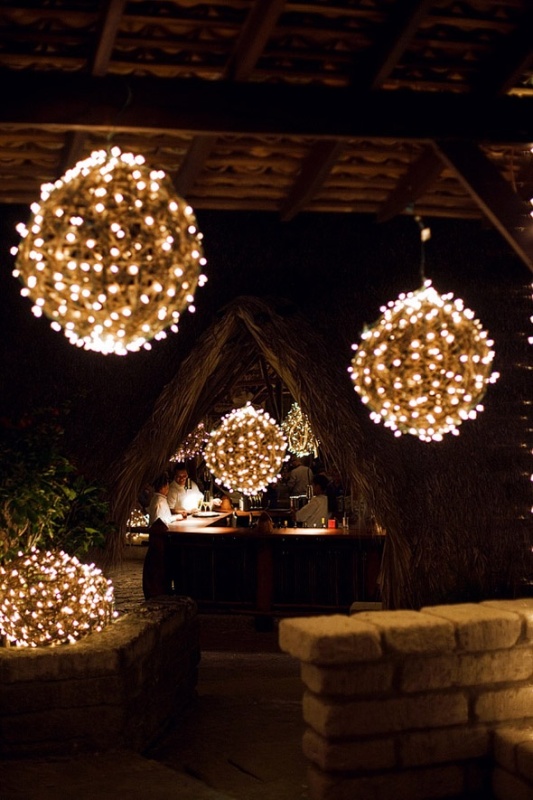 round-outdoor-christmas-lights