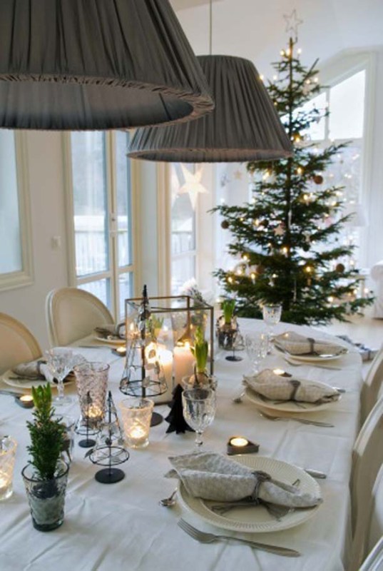 scandinavian-christmas-table