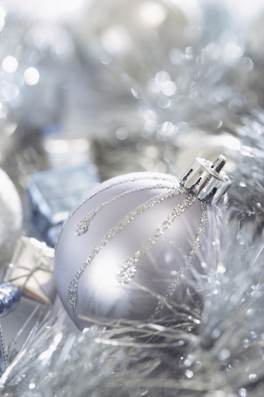 silver-christmas-decorations