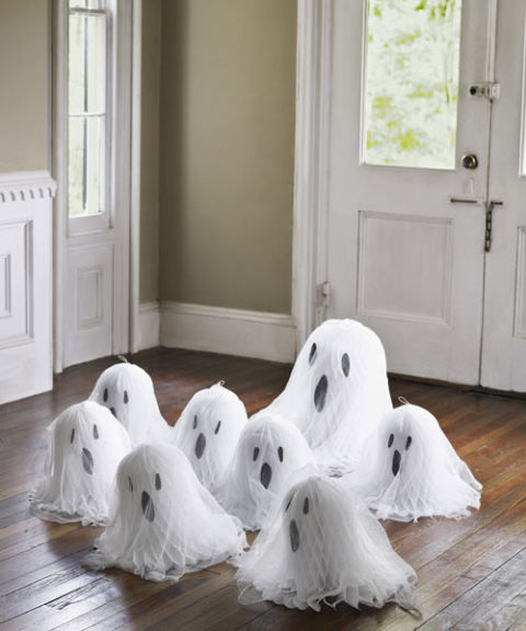 diy-halloween-decorations-floor-ghosts