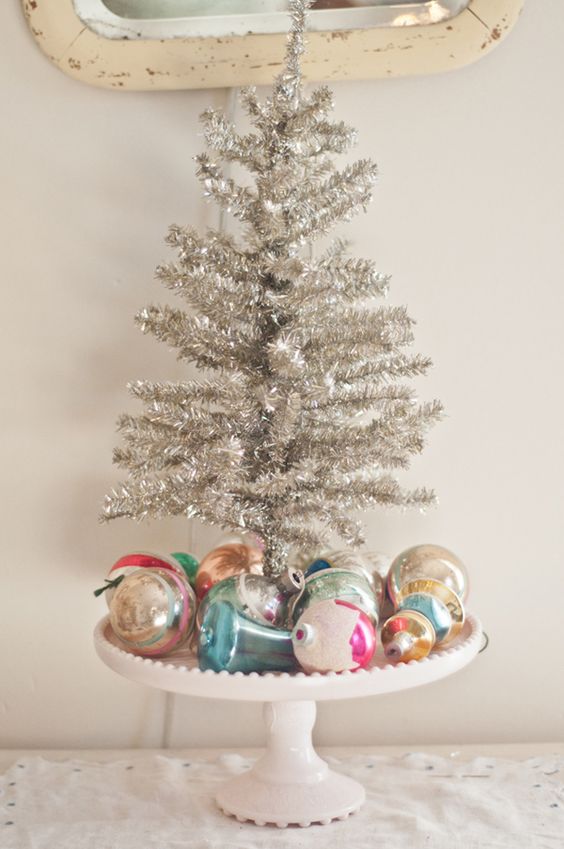 amazing-silver-christmas-tree-decorations