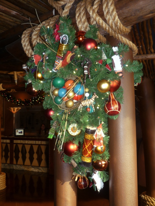 animal-kingdom-lodge-christmas-decorations