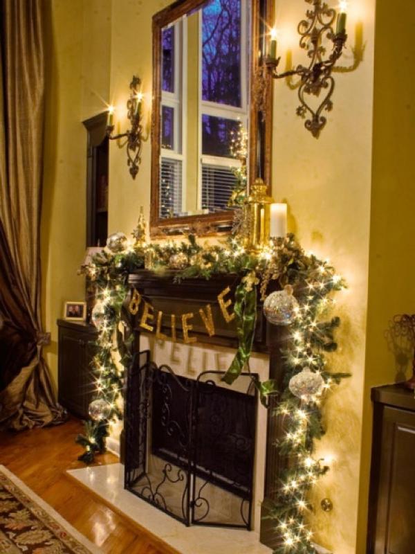 christmas-decorated-fireplace-mantels