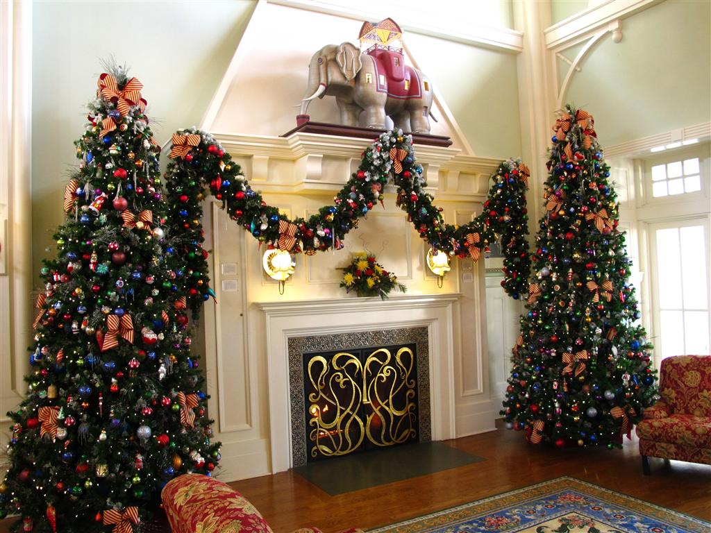 christmas-decorations-disney