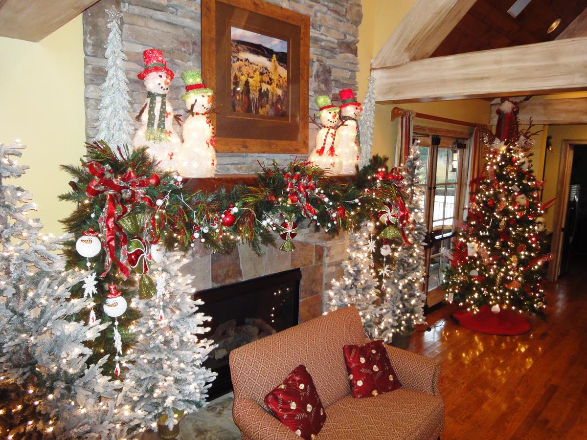 christmas-fireplace-mantel-decorating-ideas