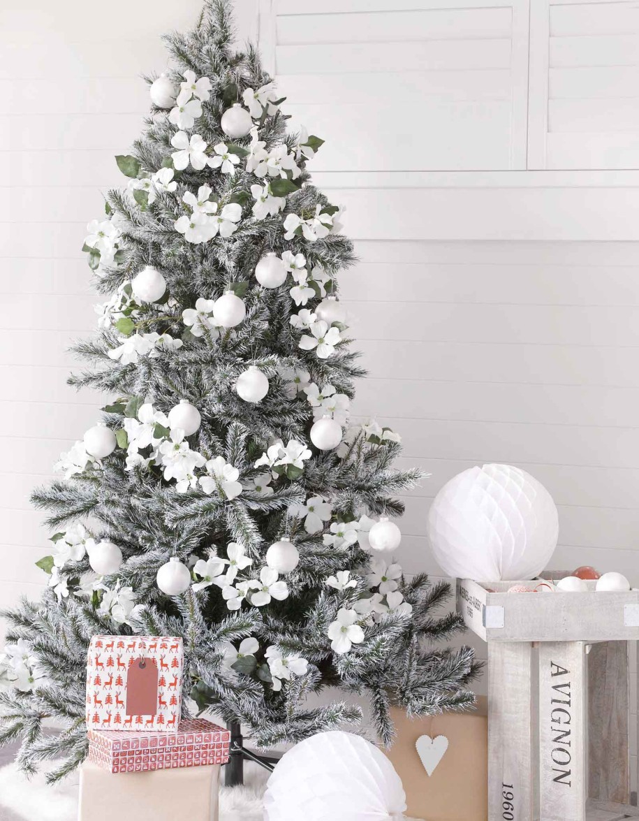 christmas-tree-decoration-ideas-with-white-theme