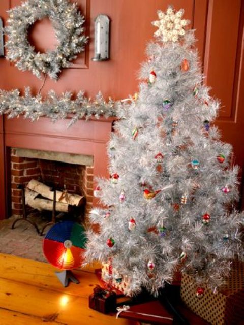 classy-silver-christmas-tree-decorations
