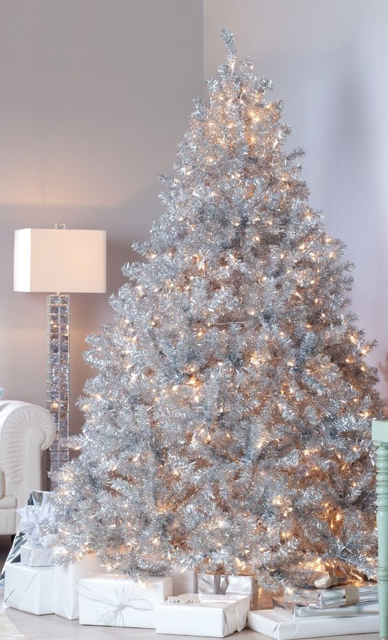 cool-silver-christmas-tree-decorations