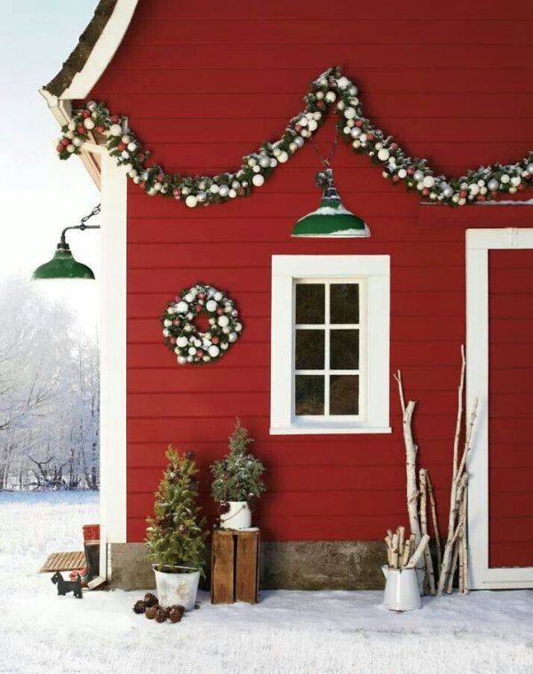 country-barn-christmas-decorations