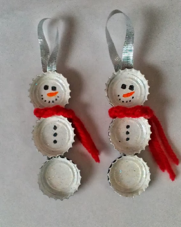 diy-christmas-bottle-cap-snowmen-craft