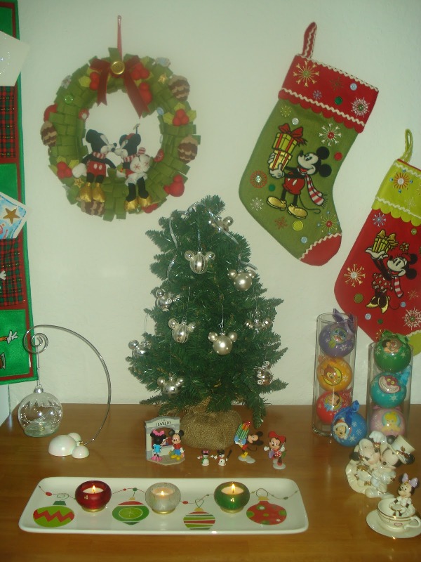 disney-christmas-decorations