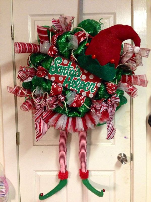 elf-christmas-wreath-with-legs