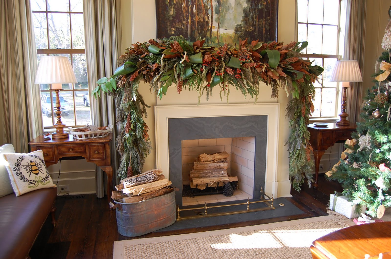 featuring-fireplace-mantel-christmas-decorating