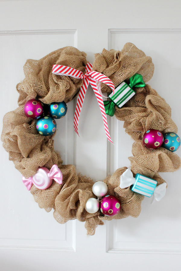 make-wreath-with-burlap-christmas-ornaments