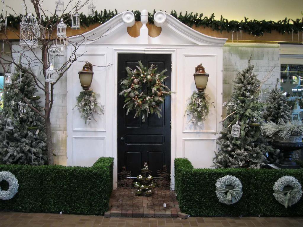 outdoor-christmas-door-decorations