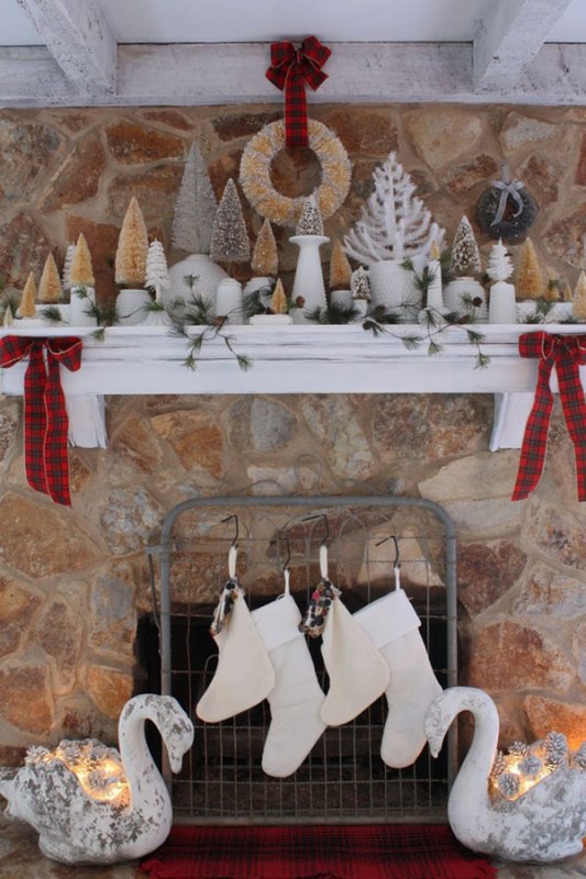 stone-fireplace-mantel-christmas-decorating-ideas