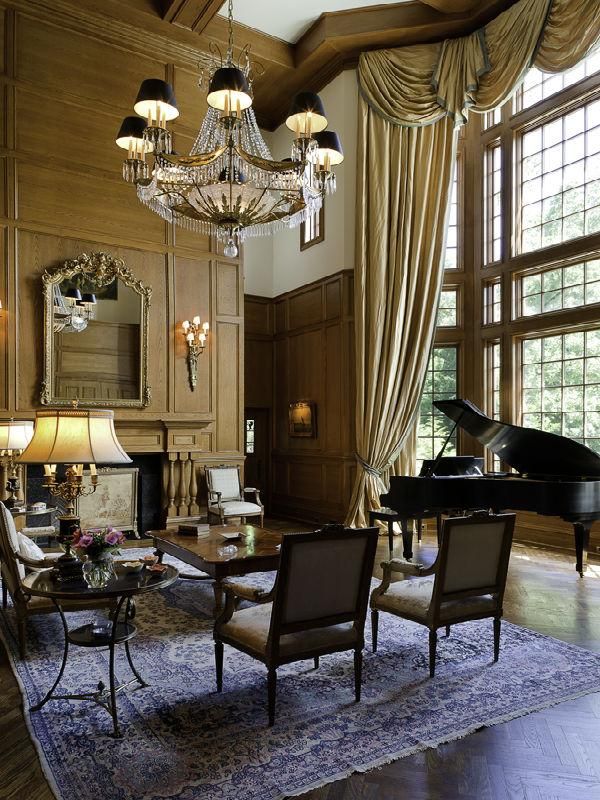victorian-gothic-living-room-design