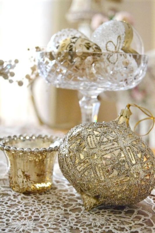 white-and-gold-christmas-decorations-ideas