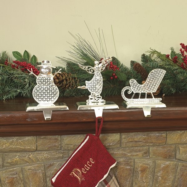 awesome-christmas-stocking-holders-mantel-decoration-ideas
