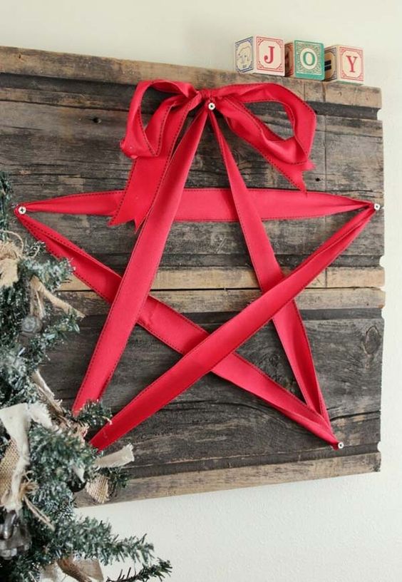 reclaimed-wooden-board-decor-with-a-red-ribbon-star