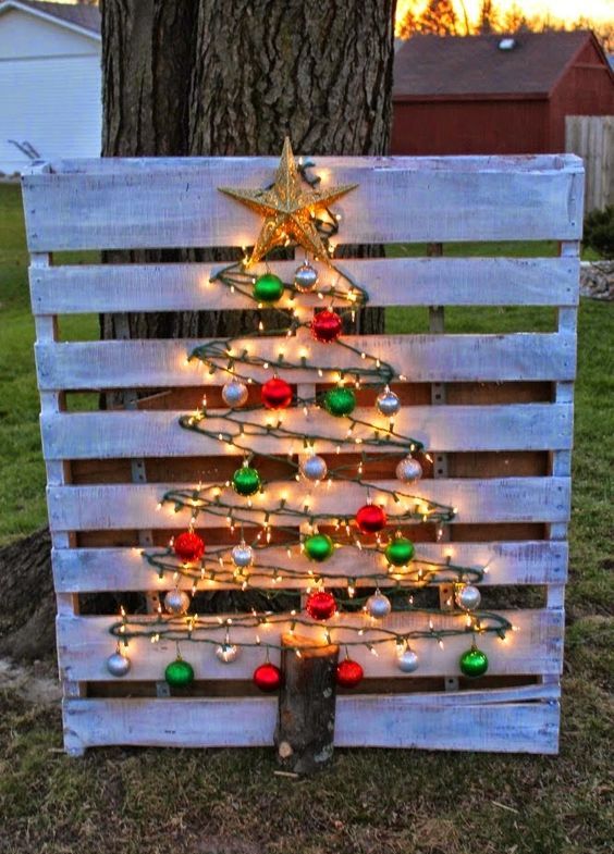 whitewashed-pallet-sign-and-a-tree-made-of-lights-and-ornaments