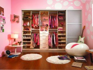 Stunning And Colorful Walk In Closet Design Ideas