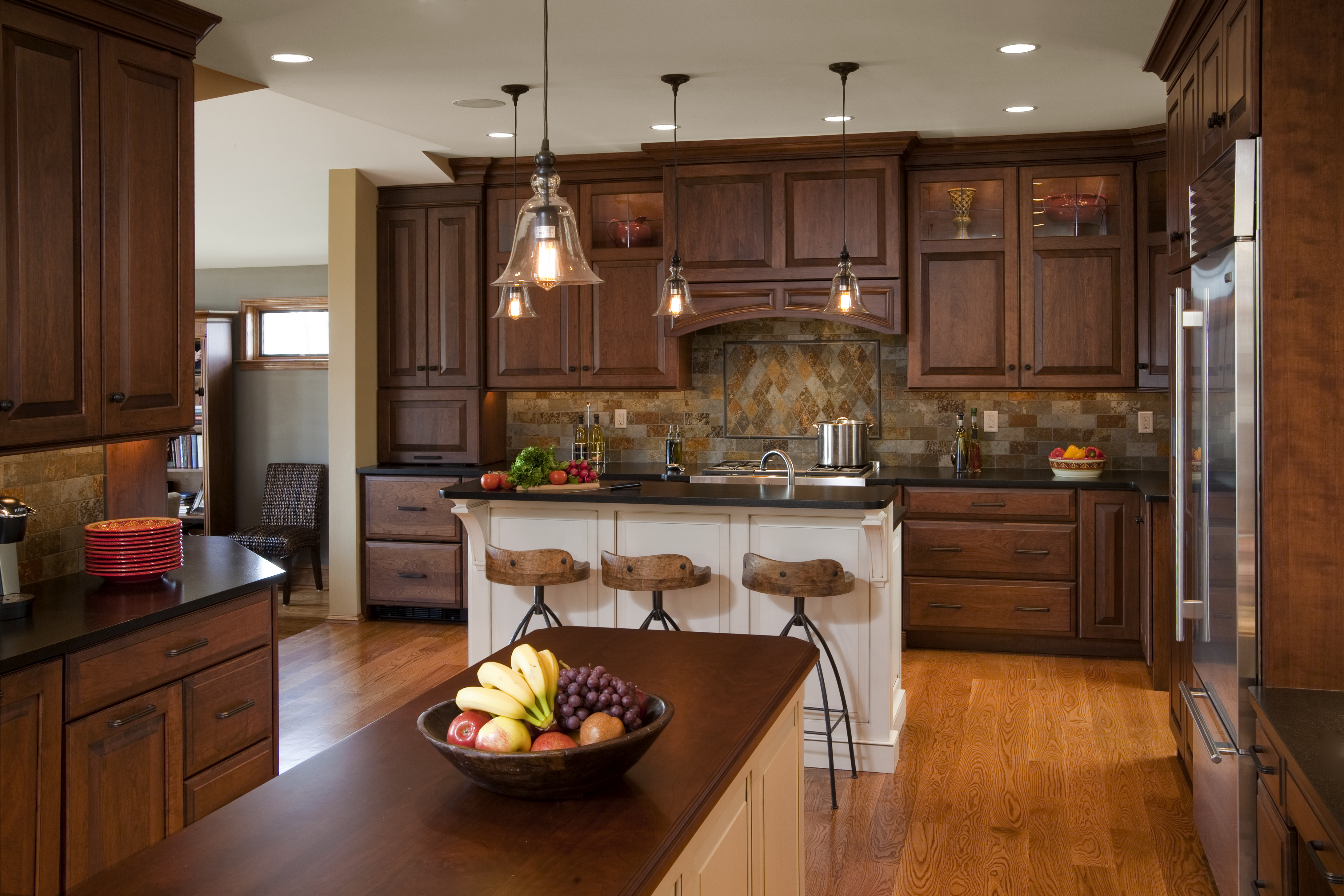 Classic And Attractive Traditional Kitchen Designs ...