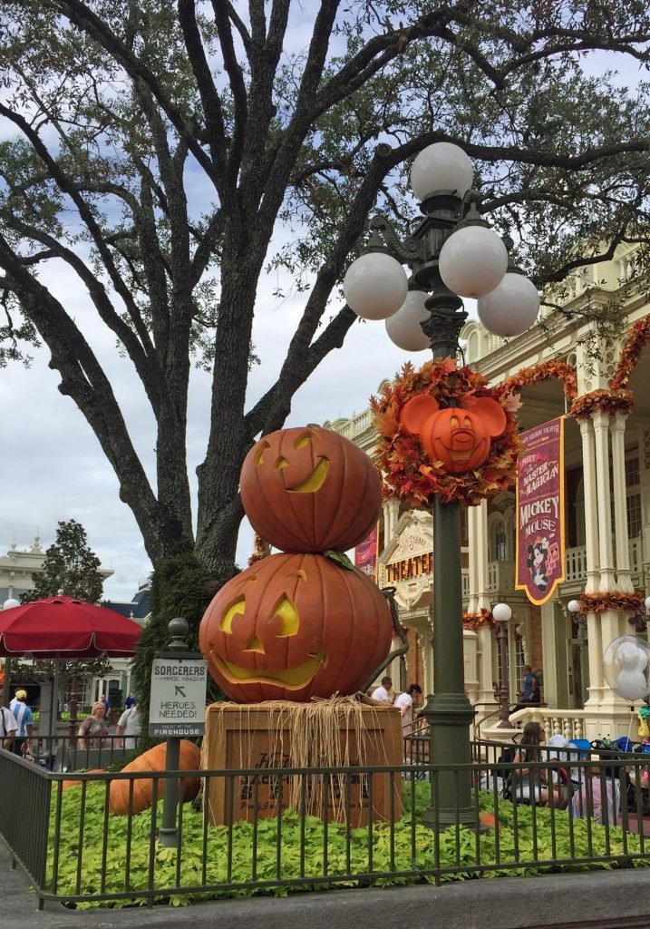 25 Amazing Disney Halloween Decorations Ideas Interior Vogue