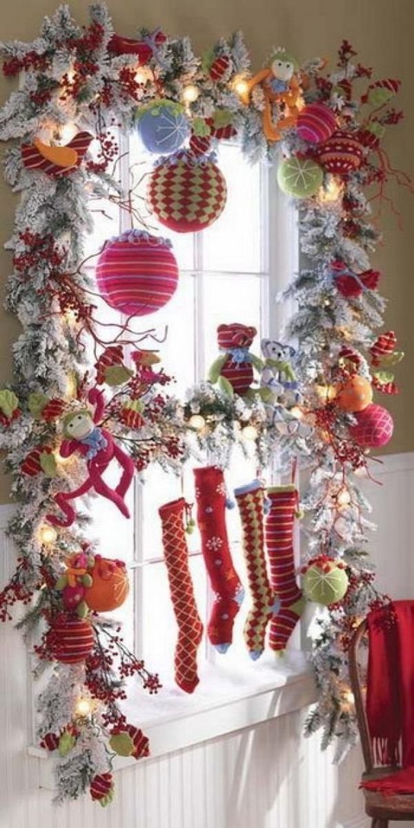 35 Outstanding Christmas Window Decorations ideas - Interior Vogue