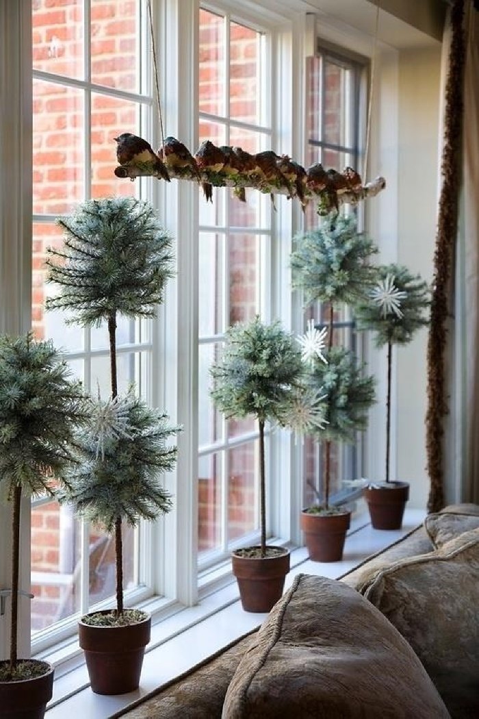 35 Outstanding Christmas Window Decorations ideas - Interior Vogue