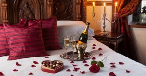 25 Romantic Valentine’s Decorations Ideas For Bedroom